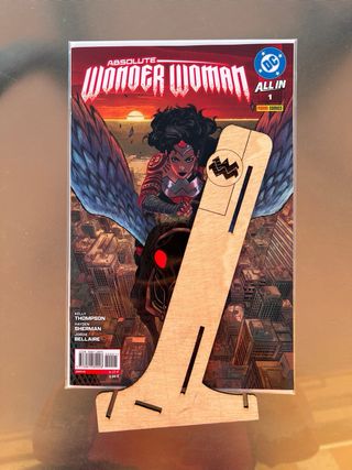 Expositor de Cómics Absolute Wonder Woman (DC)