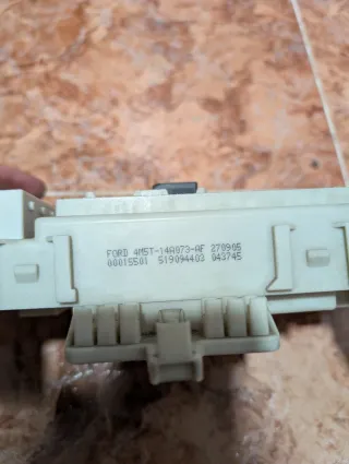 Caja fusibles Ford Focus mk2.