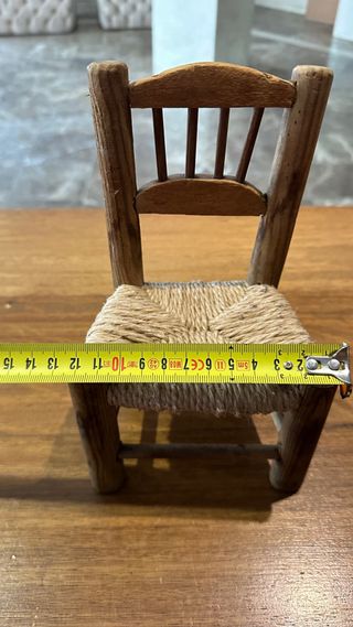 Silla de enea y madera rústica