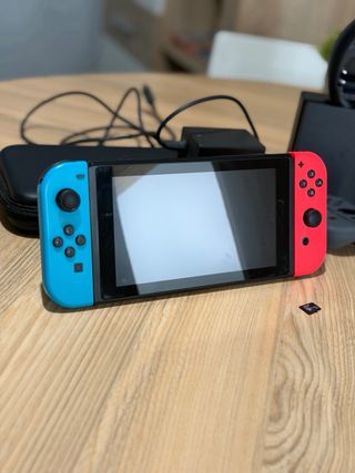 Nintendo Switch + 64GB + Accesorios