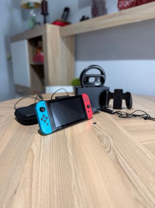 Nintendo Switch + 64GB + Accesorios