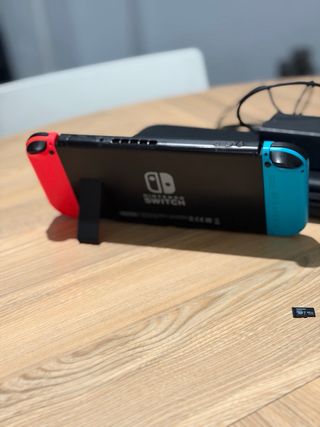 Nintendo Switch + 64GB + Accesorios