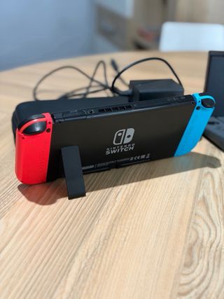 Nintendo Switch + 64GB + Accesorios