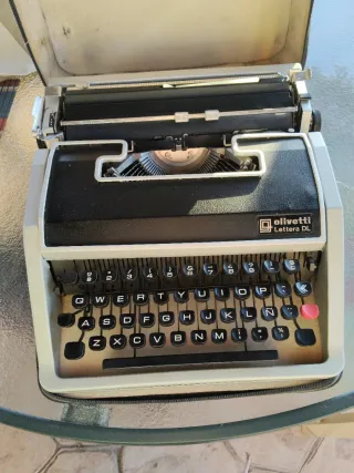 Máquina de escribir Olivetti Lettera DL