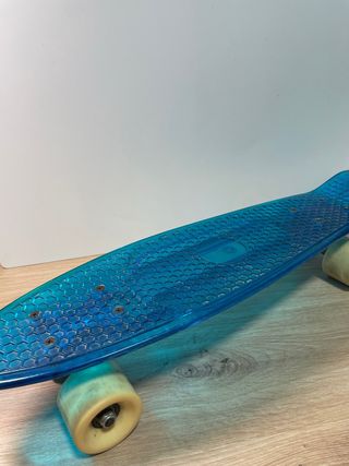 Monopatín transparente azul