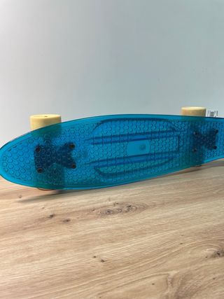 Monopatín transparente azul