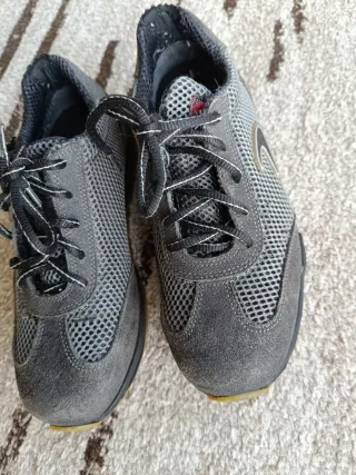 Zapatos COFRA seguridad (talla 39)