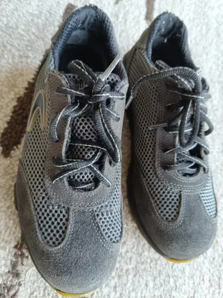 Zapatos COFRA seguridad (talla 39)