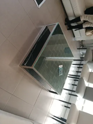 Mesa de recepción en estado seminuevo