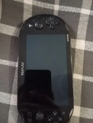 PSVita PCH-2016 Negra + Funda