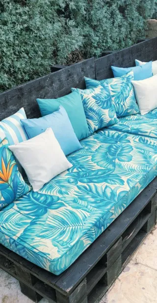 Divano realizzato con pallet da giardino