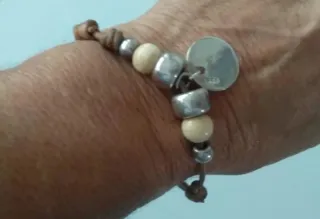 Pulseras de cuero y plata de ley