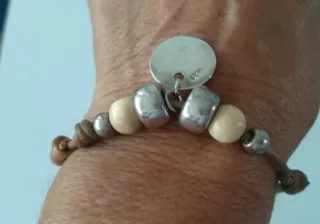 Pulseras de cuero y plata de ley
