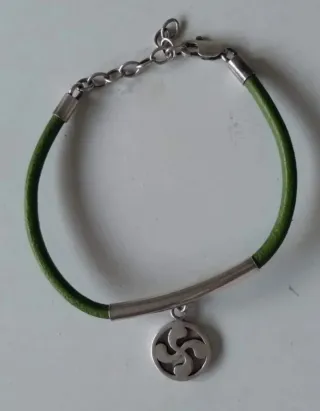 Pulseras de cuero y plata de ley