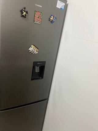 Nevera Elecsan Combi con dispensador