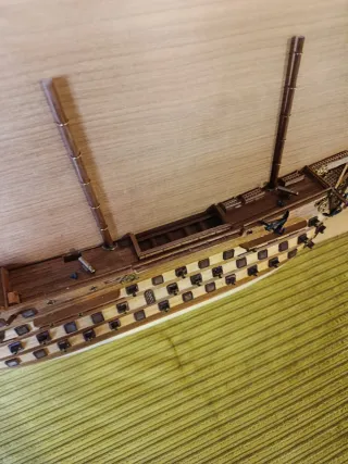 METOPA CON MAQUETA DEL BARCO HMS VICTORY (1805)