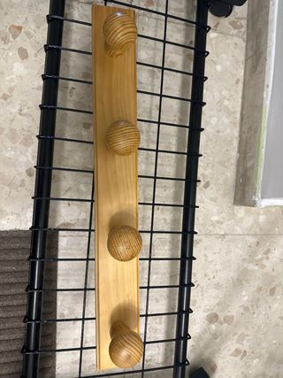 Perchero de madera y metal