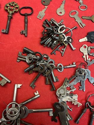 Lotto 83 Chiavi Antiche e Lucchetti Vintage