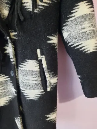 Abrigo paño negro con flecos