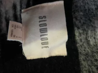 Abrigo paño negro con flecos