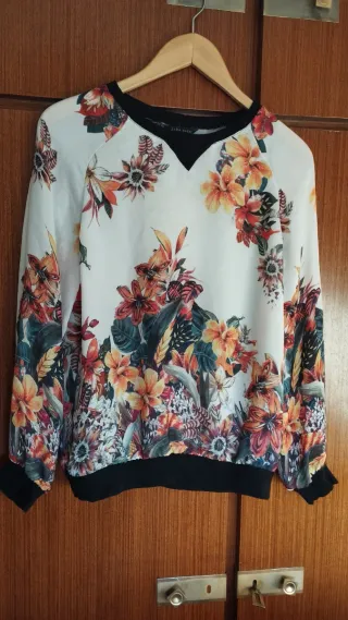 Blusa estampada, manga ranglan. ZARA BASIC.