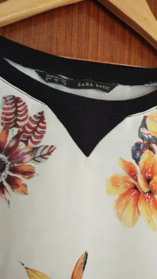 Blusa estampada, manga ranglan. ZARA BASIC.