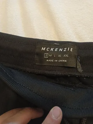 Pantalón corto McKenzie negro