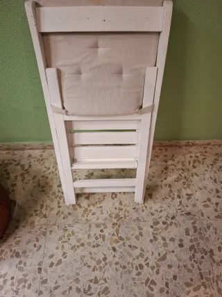 Silla blanca plegable