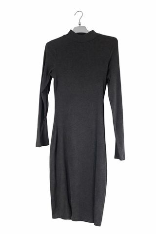 Vestido gris cuello alto manga larga