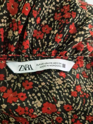 Blusa Zara floral manga comprida