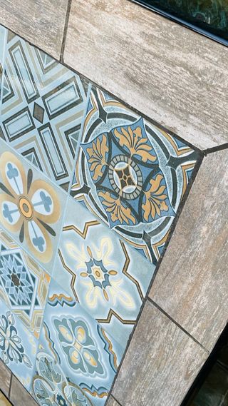 Mesa plegable terraza azulejos cerámica