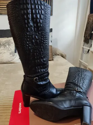 Botas altas de piel efecto cocodrilo
