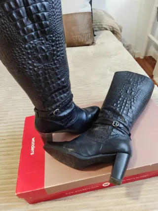 Botas altas de piel efecto cocodrilo