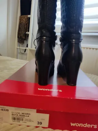 Botas altas de piel efecto cocodrilo