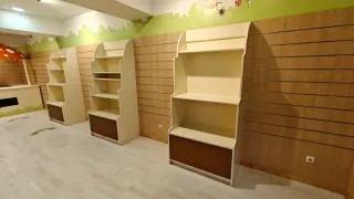 Baldas para tienda con baldas y mostrador