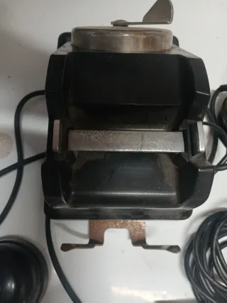 Teléfono antiguo negro