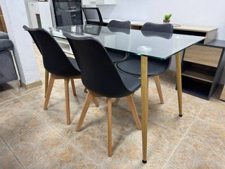 Comedor Minimalista - Mesa de Vidrio y 4 Sillas