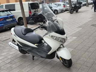 Suzuki Burgman 125 Maxi Scooter