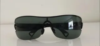 Gafas de sol deportivas negras y grises