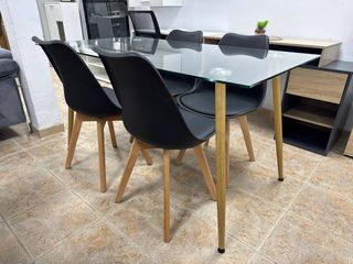 Set Comedor 4 Sillas Negras y Mesa Vidrio