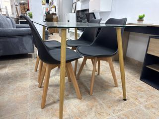 Set Comedor 4 Sillas Negras y Mesa Vidrio