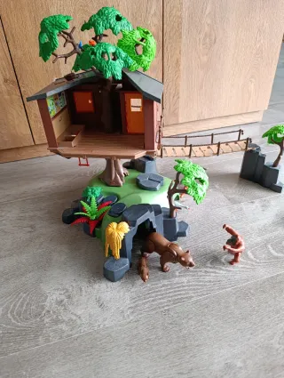 Playmobil Casa del Árbol con Accesorios