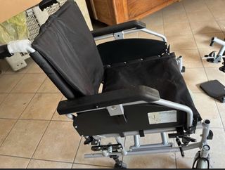 Carrozzina pieghevole / Sedia a rotelle NUOVA