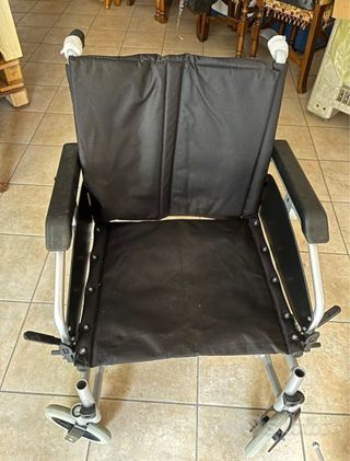 Carrozzina pieghevole / Sedia a rotelle NUOVA