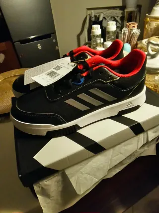 Scarpe Adidas nere e rosse