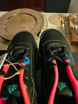 Scarpe Adidas nere e rosse