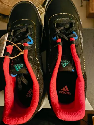 Scarpe Adidas nere e rosse