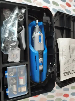 Multierramienta Dremel 4000  accesorios y maletín