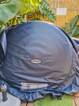 Jacuzzi inflable azul y blanco