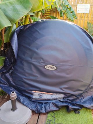 Jacuzzi inflable azul y blanco